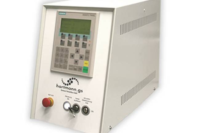 Handgeführtes Heißverstemmsystem: Flexible und effiziente Lösung für manuelle Verstemmanwendungen.