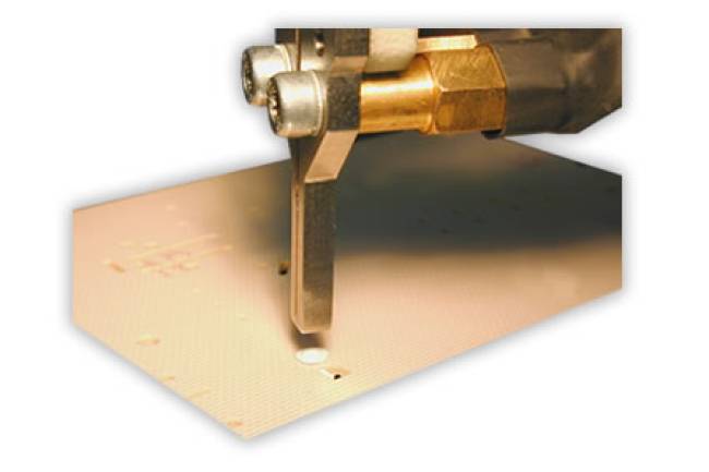 Heißverstemmanwendung zur Fixierung einer Leiterplatte in einem Kunststoffgehäuse.