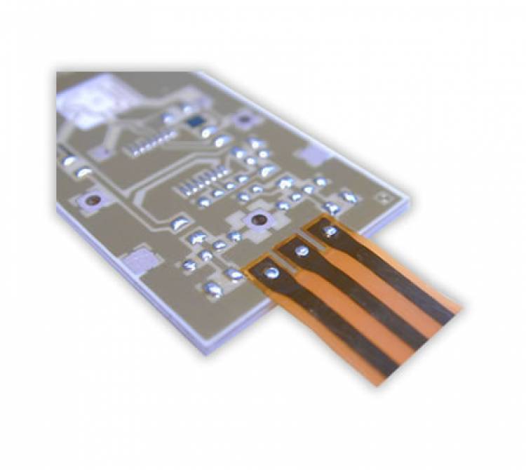 Lötung einer Flexfolie auf einer Aluminiumoxid-Leiterplatte