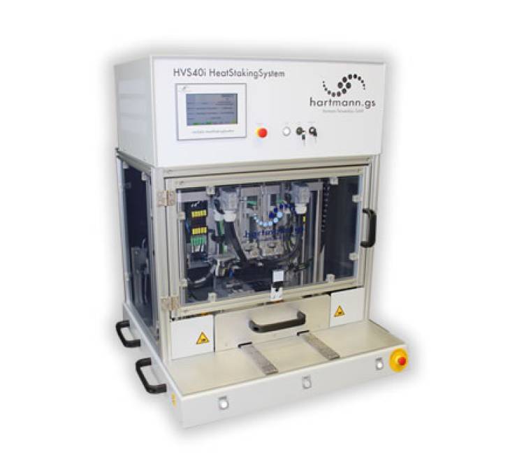 Doppel-Heißverstemmsystem mit Schiebetisch.