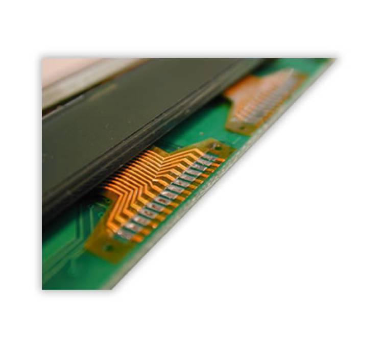 Lötung eines LCD auf einer Leiterplatte.