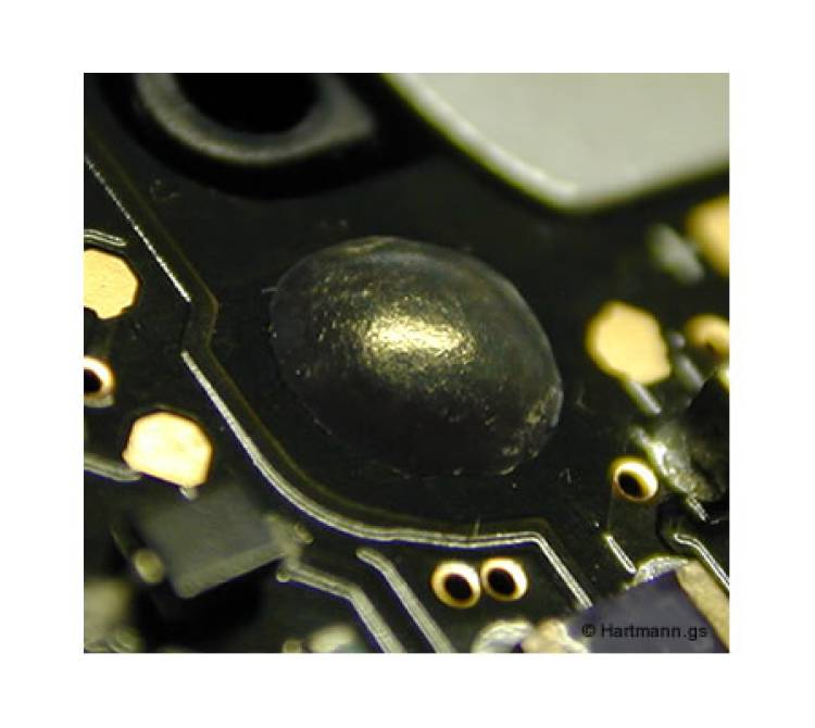 Methoden zur Fixierung von Kunststoffdomen für Leiterplatten in PA6-GF30 Bauelementen.